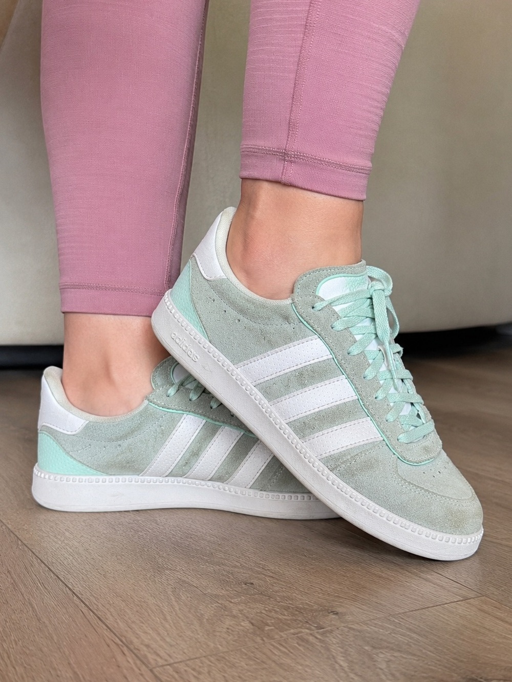 Adidas Women’s Court Sneakers Mint Green Suede White Stripes Size 7